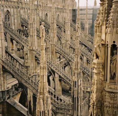 Gotycka Katedra Narodzin św. Marii w Mediolanie (Dom de Milan)