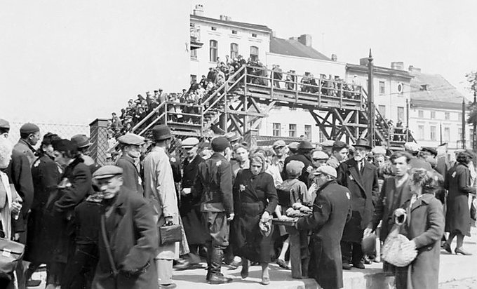 Minimum 3 Polskie Dzieci,które nie skończyły 12 lat i pomagały Żydom z Litzmannstadt Ghetto
