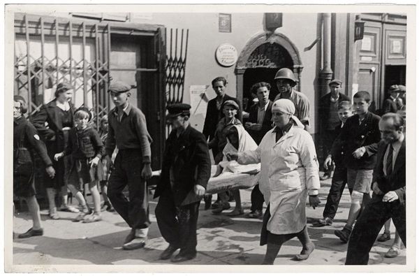 28 IX 1939 Warszawa : 25 000 osób cywilnych poniosło śmierć 50 000 zostało rannych 12 % budynków i zabytków przestało ...
