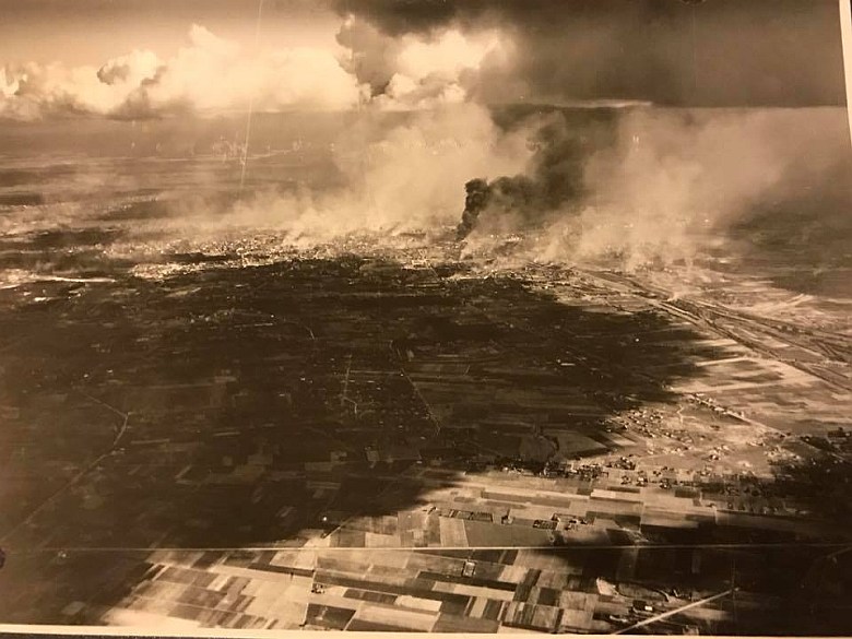 Płonie bombardowana przez Niemców Warszawa, wrzesień 1939