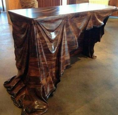 Drewniany stół, jak dzieło sztuki
