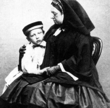 Mały Wilhelm (przyszły cesarz Niemiec Wilhelm II) z babcią Aleksandryną Wiktorią (królową Anglii)