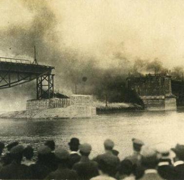Płonie Most Poniatowskiego , 1917