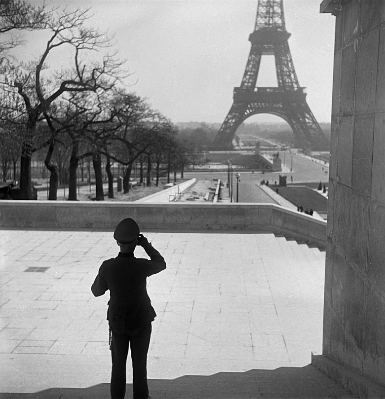 Niemiecki oficer podczas urlopu we Francji, 1941