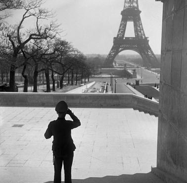 Niemiecki oficer podczas urlopu we Francji, 1941