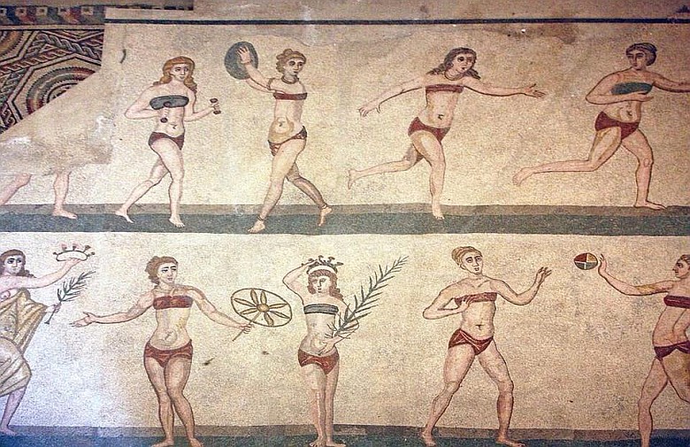 Mozaika z czasów imperium rzymskiego z uprawiającymi sport dziewczynami w bikni, Villa Romana del Casale, Sycylia