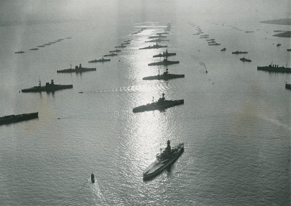 1935, 157 statków Floty Śródziemnomorskiej i Home Fleets zebrało się w Spithead (Portsmouth) defilowało przed królem Jerzym V