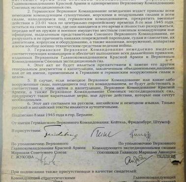 Akt bezwarunkowej kapitulacji Niemiec podpisany przez m.in. Keitla, Żukowa
