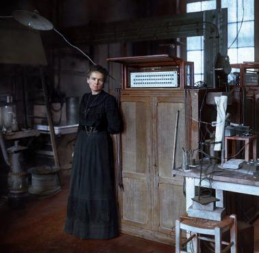 Polska noblistka Maria Skłodowska-Curie w swoim laboratorium w Paryżu, 1912