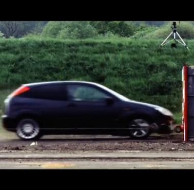 Test zderzeniowy Forda Focusa przy prędkości 192 km/h wykonany przez zespół Fifth Gear (wideo HD)