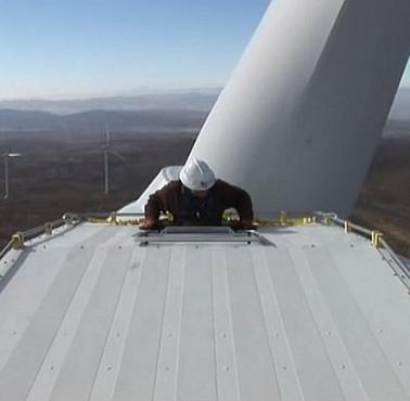 Wewnątrz gigantycznej (107 metrowej) turbiny wiatrowej (wideo)