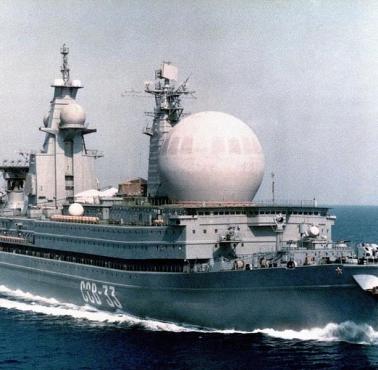 Sowiecki okręt dowodzenia i rozpoznania o napędzie atomowym SSW-33 Ural