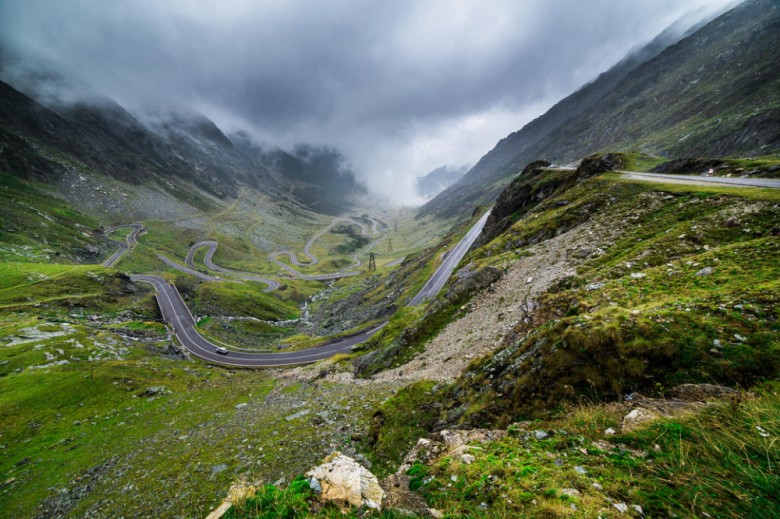 Droga Transfogaraska - najwyżej po Transalpinie położona droga Rumunii – osiąga 2034 m n.p.m.