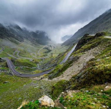 Droga Transfogaraska - najwyżej po Transalpinie położona droga Rumunii – osiąga 2034 m n.p.m.