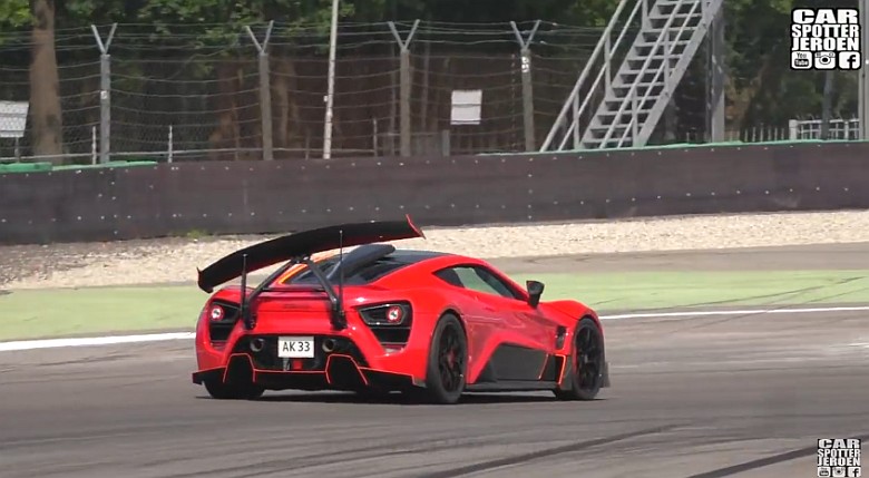 Zenvo TSR-S z aktywnych spoilerem (wideo HD)