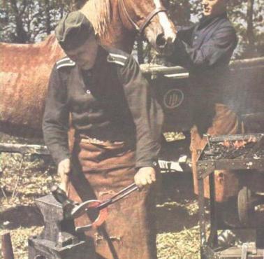 Niemiecki kowal podczas pracy. Front wschodni, 1941