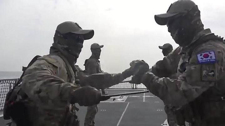 Trening walki nożami południowokoreańskich marines (wideo)