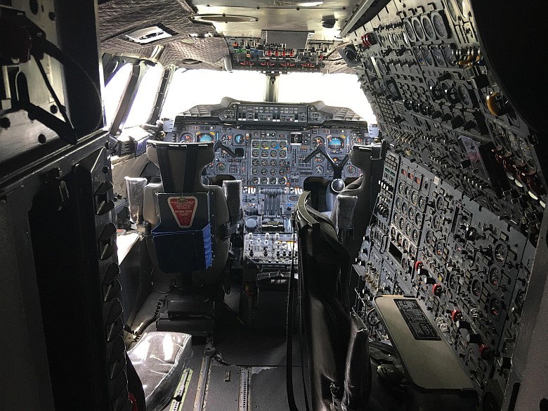 Kabina pilotów naddźwiękowego samolotu pasażerskiego o napędzie turboodrzutowym - Concorde