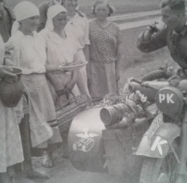 Chłopi witają wkraczajacy do Rosji wermacht, operacja "Barbarossa", 1941