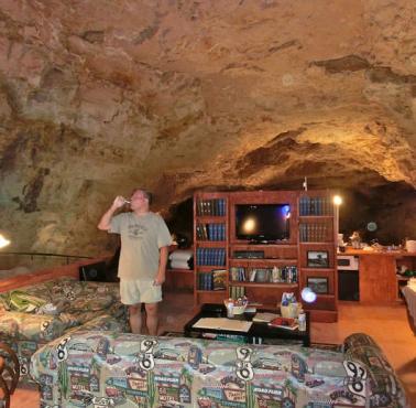Najgłębszy, najciemniejszy i najcichszy pokój na świecie. Jaskinia - motel w północnej Arizonie