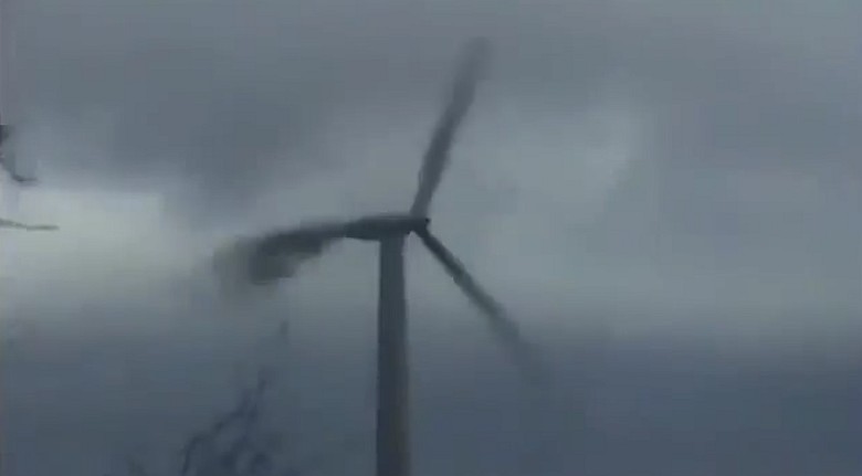 Co może stać się z wiatrakiem, kiedy wiatr jest zbyt silny (wideo)