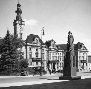 Przedwojenna W-wa, Plac Pociejowski, przedwojenny magistrat przy Placu Teatralnym i pomnik Wojciecha Bogusławskiego