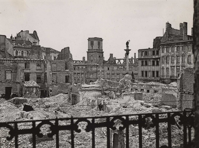 Widok na Plac Zamkowy w W-wie, grudzień 1939