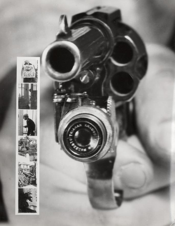 Colt model 38 z przymocowanym aparatem fotograficznym, który robi zdjęcie za każdym razem, gdy zostanie naciśnięty spust, 1938