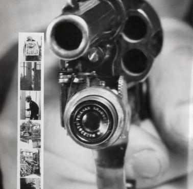 Colt model 38 z przymocowanym aparatem fotograficznym, który robi zdjęcie za każdym razem, gdy zostanie naciśnięty spust, 1938