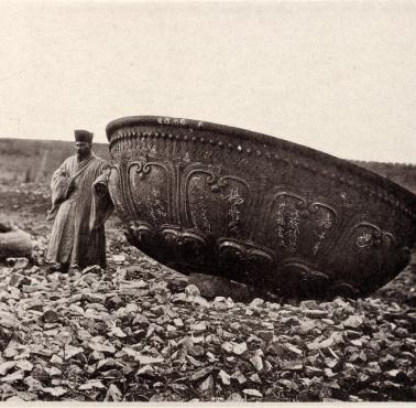Ruiny grobowca dynastii Ming, Chiny, około 1872 roku