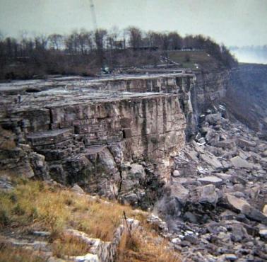 Przez kilka miesięcy w 1969 roku wodospad Niagara został pozbawiony wody w celu przeprowadzenia badań nad erozją