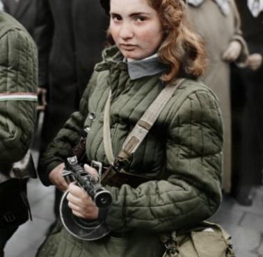 15-letnia Erika Szeles, ikona powstania w Budapeszcie 1956 roku, zginęła podczas walk z Rosjanami