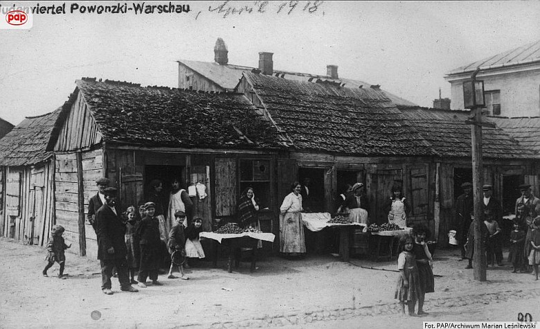 Teren dawnej wsi Powązki, przyłączonej do Warszawy w 1916 roku