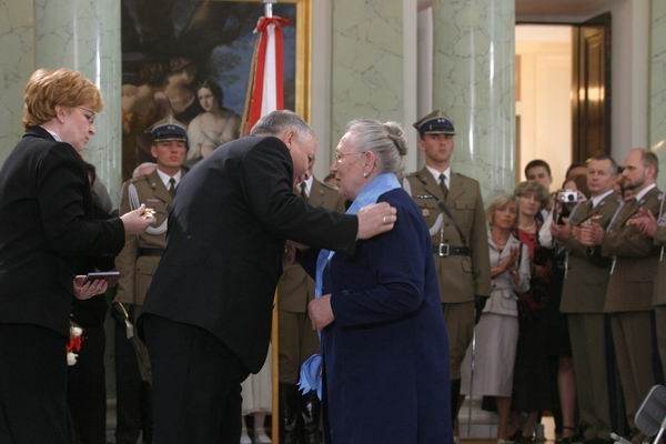 BURAK: Wałęsa już jest w encyklopedii, a pani tam nie ma i nigdy nie będzie. Wiedzieliśmy o tym już w 1980 r. WALENTYNOWICZ ...