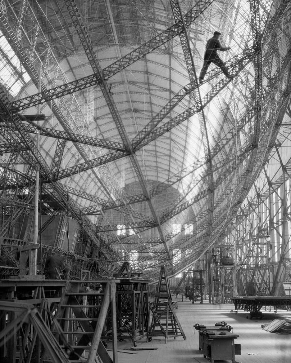 Konstruowanie zeppelina LZ 127 Graf Zeppelin, Friedrichshafen, 1928