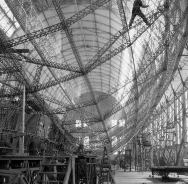 Konstruowanie zeppelina LZ 127 "Graf Zeppelin", Friedrichshafen, 1928