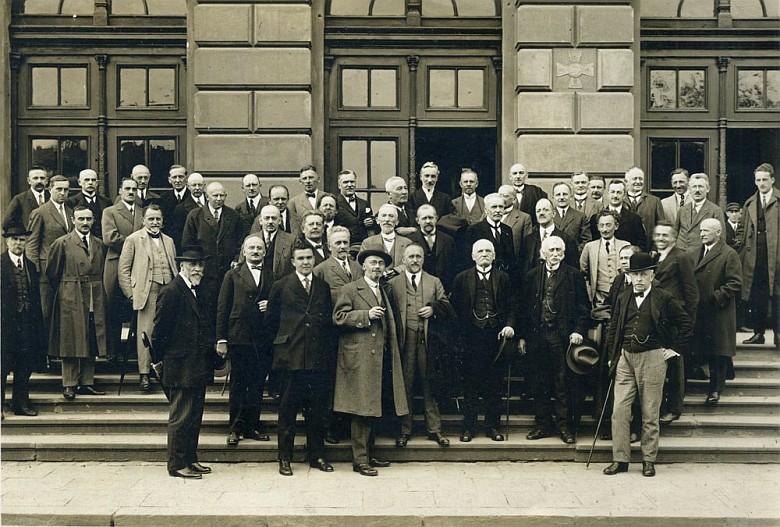 4 I 1945 roku 17 profesorów Politechniki Lwowskiej odmówiło sowietom podpisania rezolucji potępiającej Polski Rząd w Londynie ..