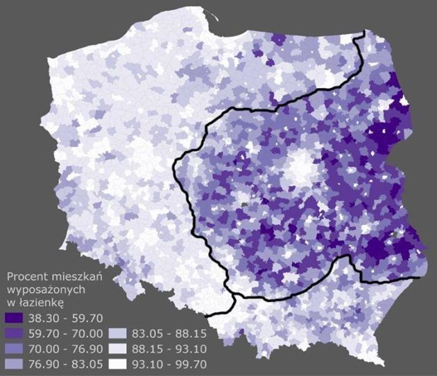 Granice zaborów i odsetek mieszkań wyposażonych w łazienkę