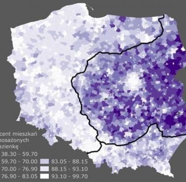 Granice zaborów i odsetek mieszkań wyposażonych w łazienkę