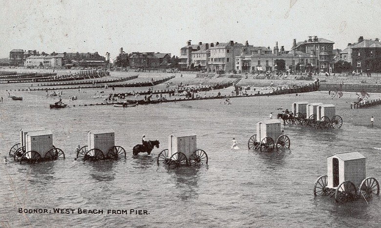 Wozy plażowe na początku XX wieku - plaża w Bognor, Anglia