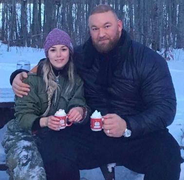 Hafthor Bjornsson "Góra" z serialu "Gra o tron" z żoną