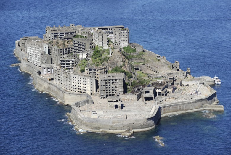 Zamknięta japońska kopalnia węgla na wyspie Hashima