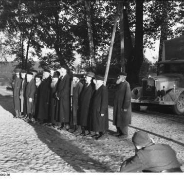 Dowódca 8 Niemieckiej Armii gen.Blaskowitz raport z II 40r. : "Nasze akty przemocy dokonywane przeciwko Żydom budzą w Polakach