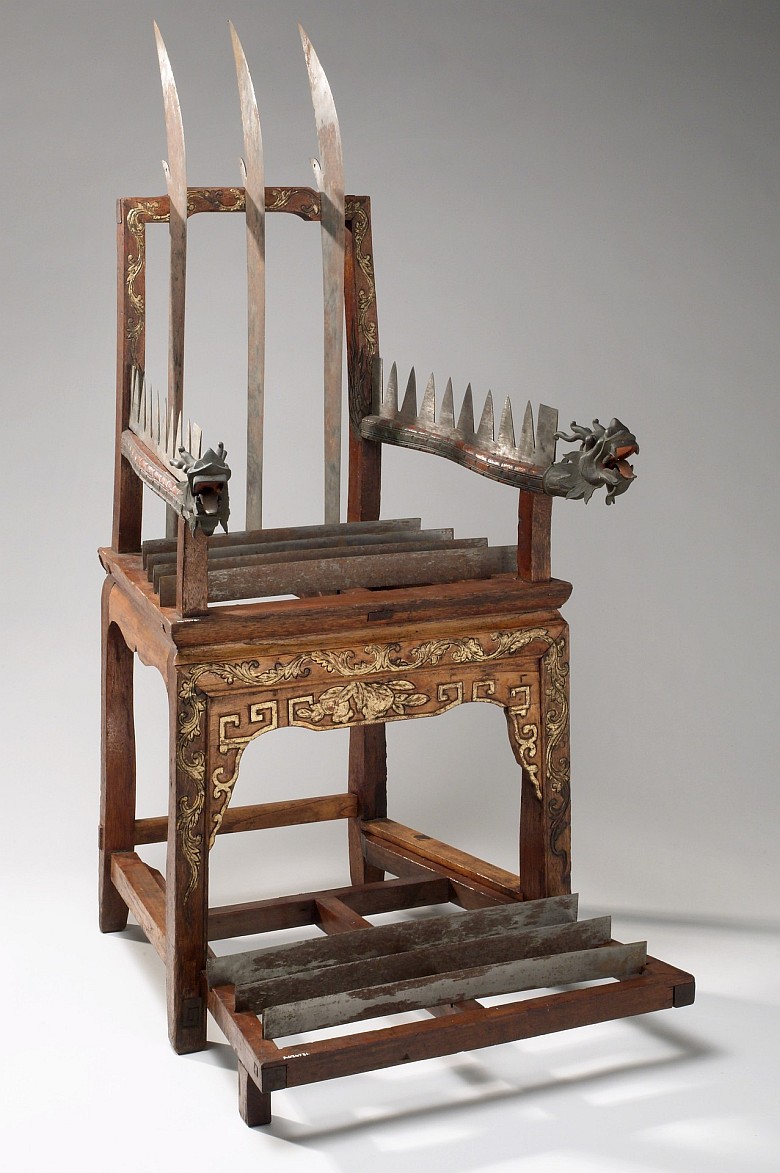 Chińskie krzesło do tortur z 12 stalowymi ostrzami, 1700-1900