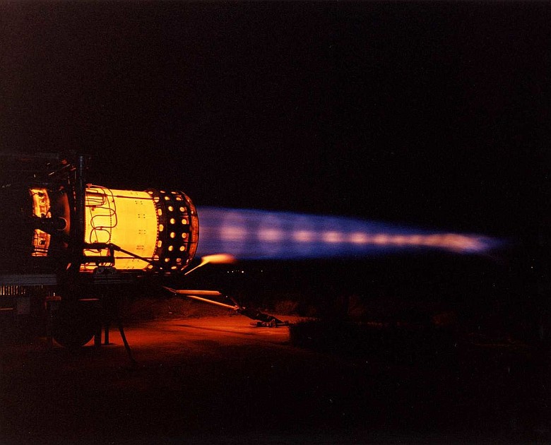 Dopalacz silnika Lockheed SR-71 Blackbirda podczas pracy