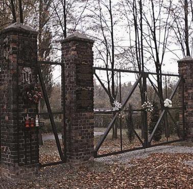 W Komunistycznym Obozie Śmierci w Świętochłowicach...w którym "gości" witała tablica "Arbeit macht frei"...Salomon Morel ...