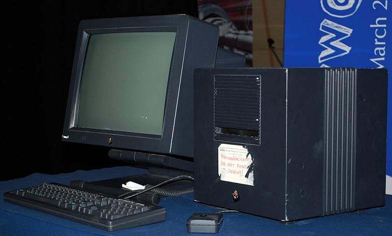 Na tym komputerze trzydzieści lat (1989) temu Sir Tim Berners-Lee wynalazł internet