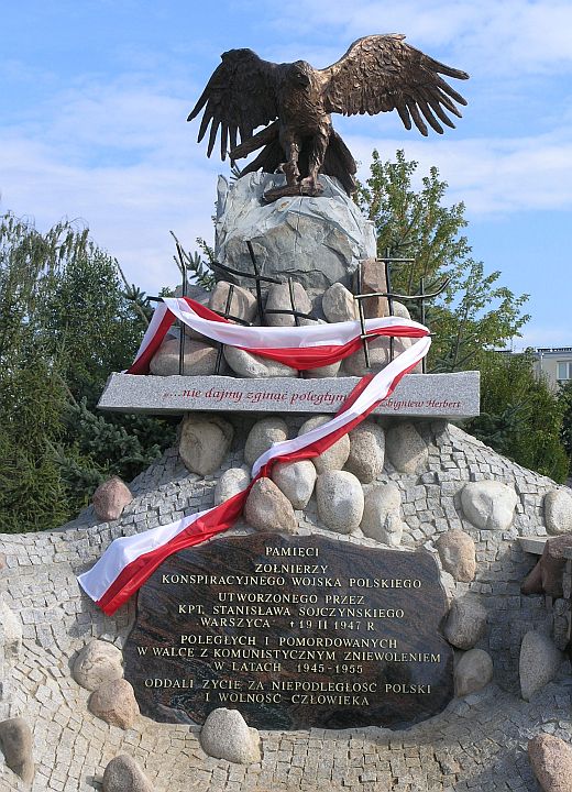 19/20 IV 1946r żołnierze pod dowództwem por.Jana Rogólki Grota zdobywają Radomsko, rozbijają więzienie, UB-ecką katownię ...