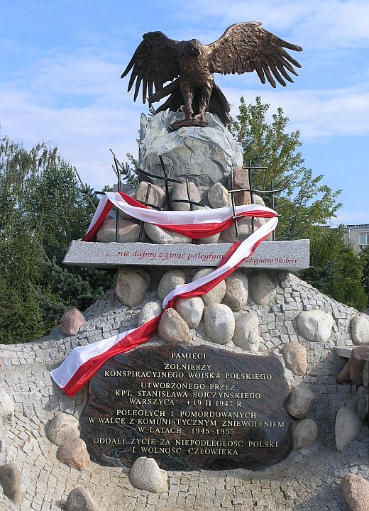 19/20 IV 1946r żołnierze pod dowództwem por.Jana Rogólki 