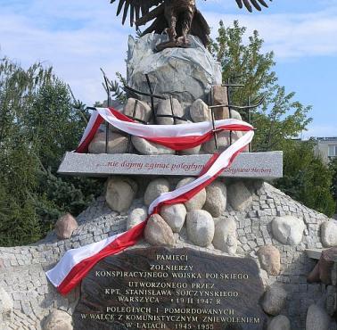 19/20 IV 1946r żołnierze pod dowództwem por.Jana Rogólki "Grota" zdobywają Radomsko, rozbijają więzienie, UB-ecką katownię ...